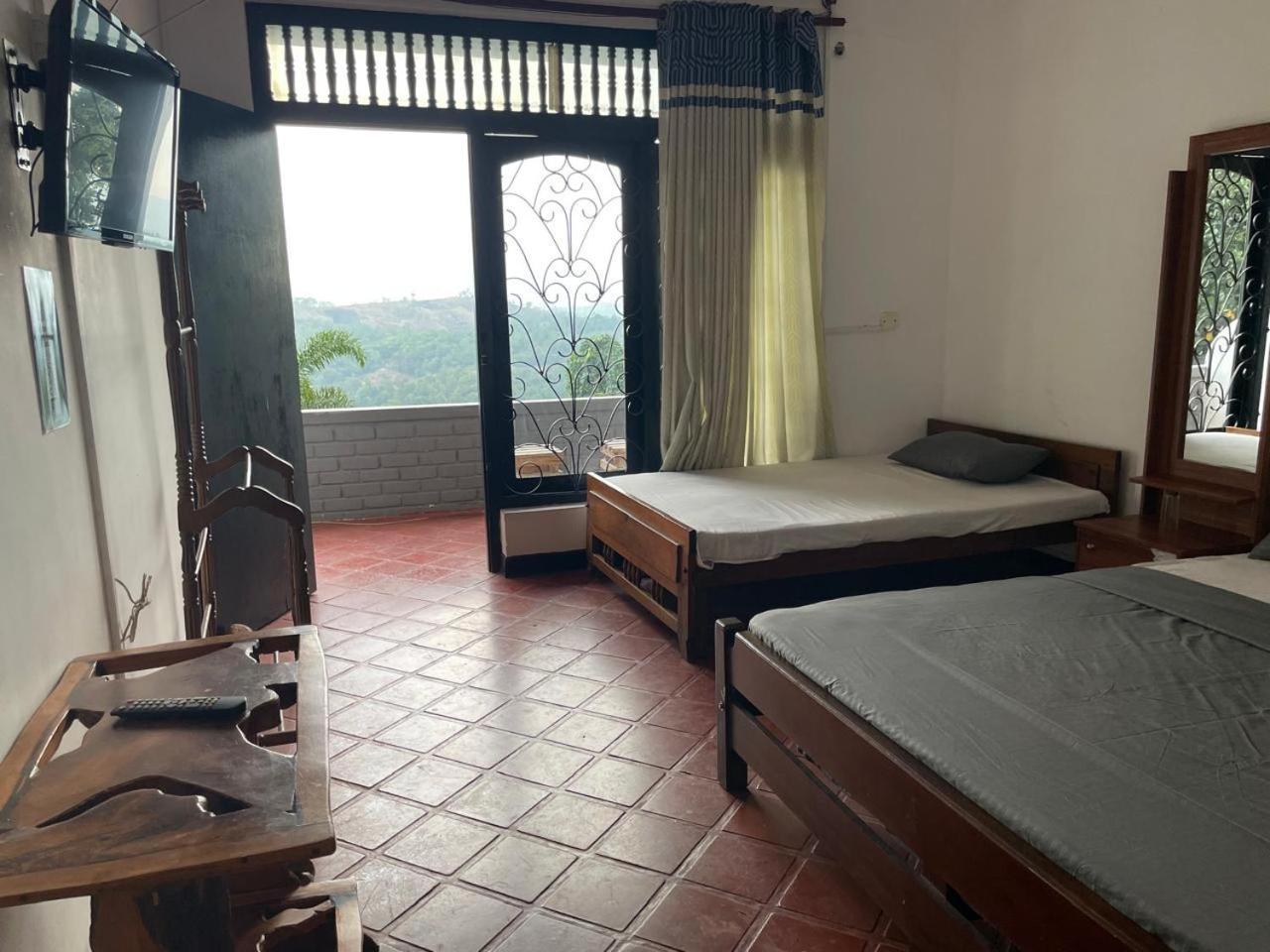 Kandy Gem Inn Blue Hotel ภายนอก รูปภาพ